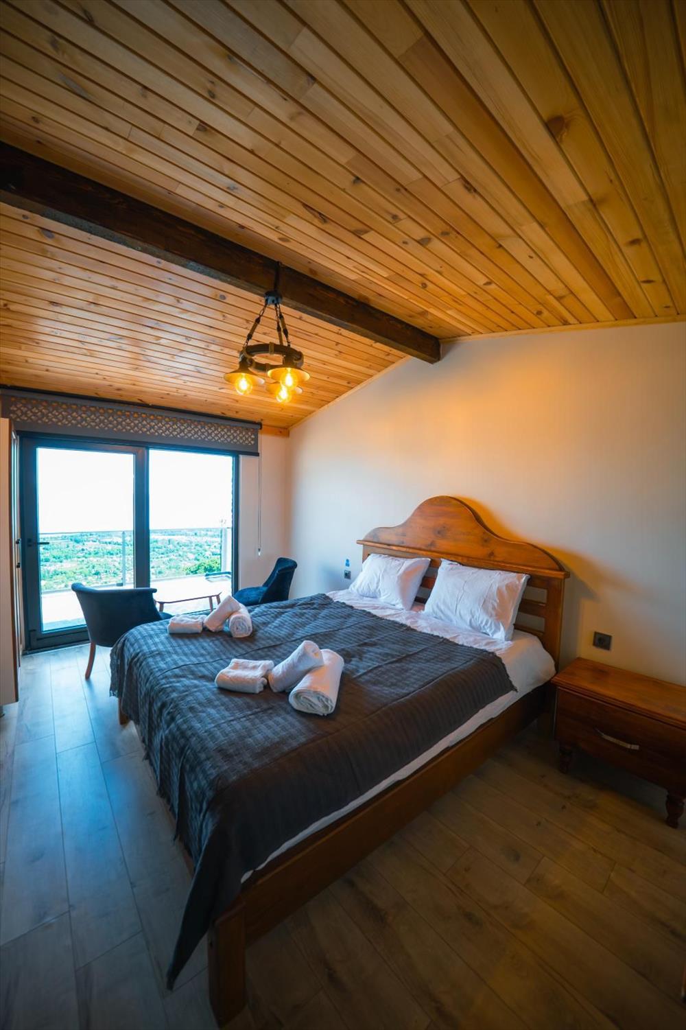 listing card gallery