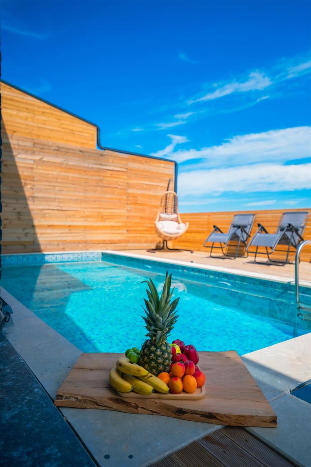 listing card gallery