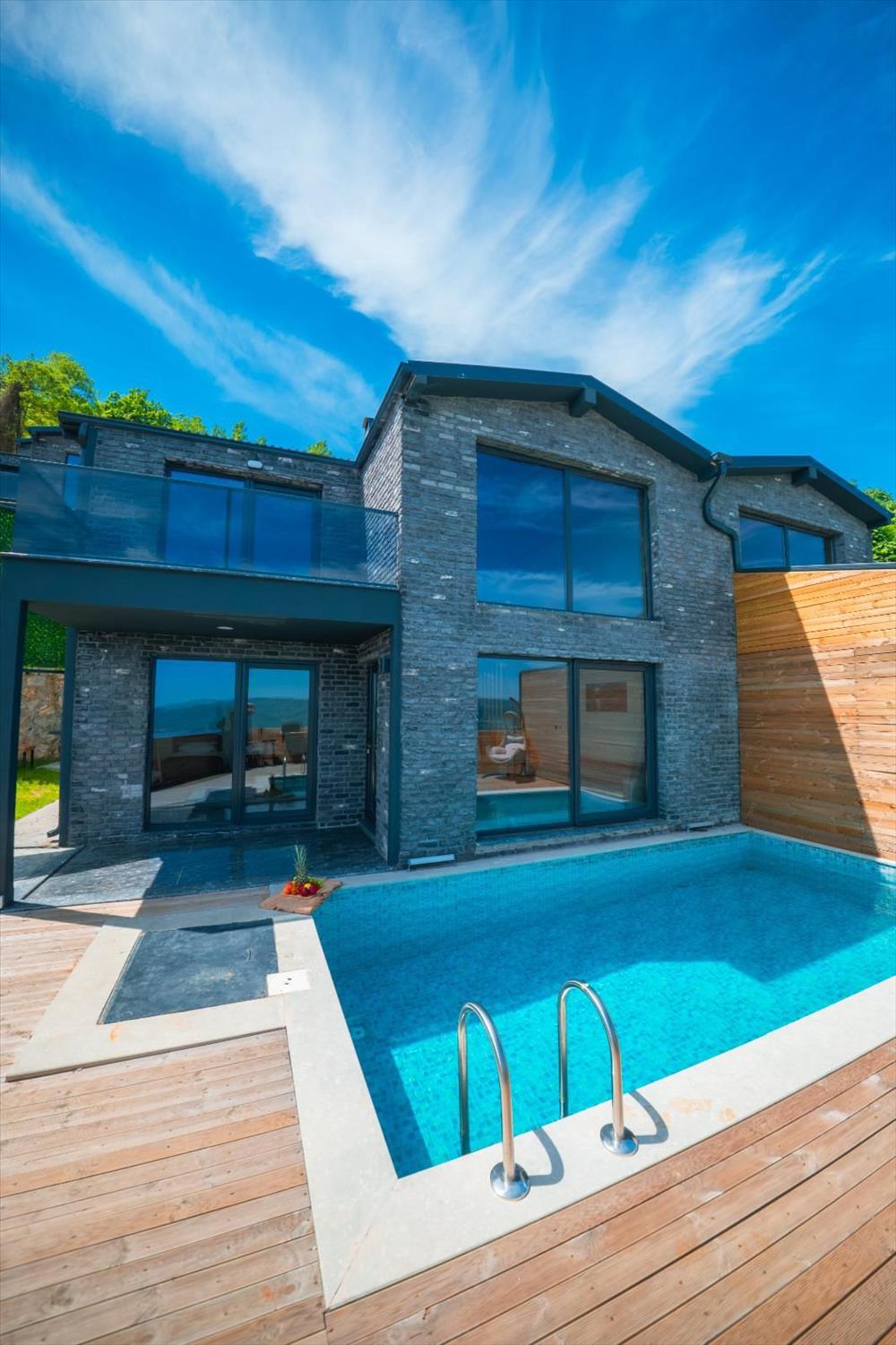 listing card gallery