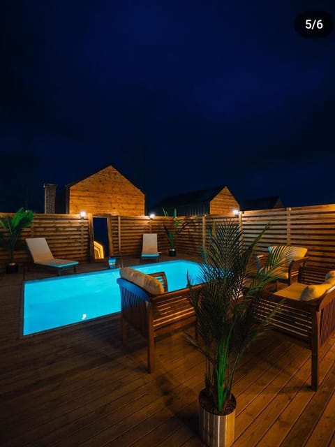 listing card gallery