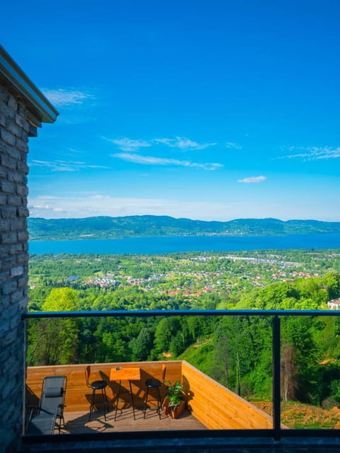 listing card gallery