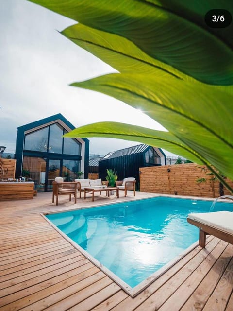 listing card gallery